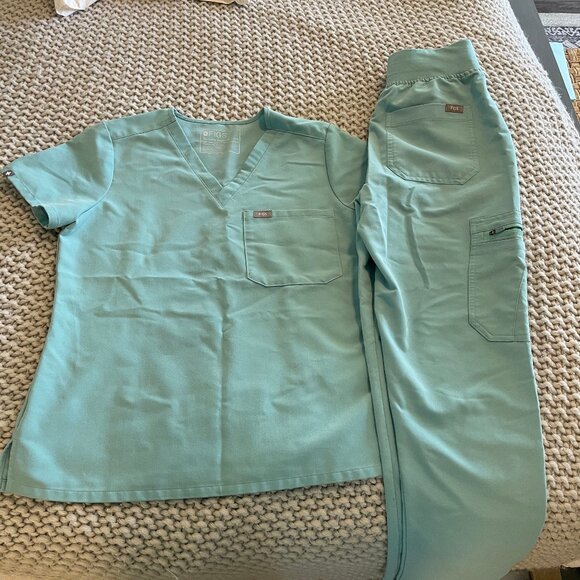 FIGS Seaglass (Discontinued) Women's Scrubs - Picture 2 of 4